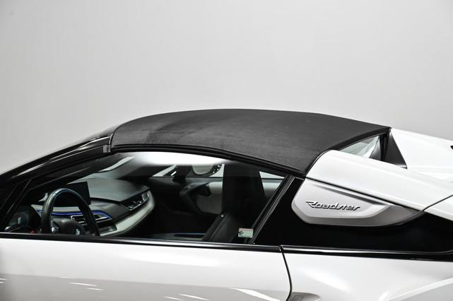 Photo of 2019 Crystal White Pearl Metallic w/ BMW i Frozen Blue Accen BMW i8