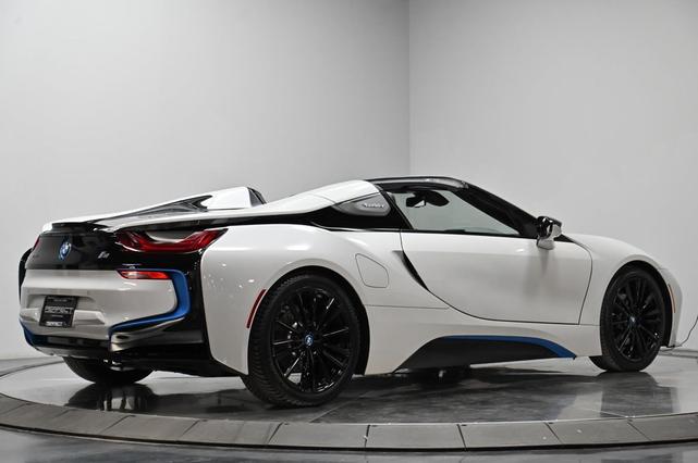 Photo of 2019 Crystal White Pearl Metallic w/ BMW i Frozen Blue Accen BMW i8