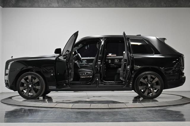 Photo of 2019 Black Diamond/ Gray Two Tone Rolls-Royce Cullinan