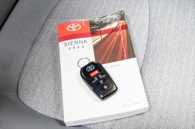Photo of 2022 Midnight Black Metallic Toyota Sienna
