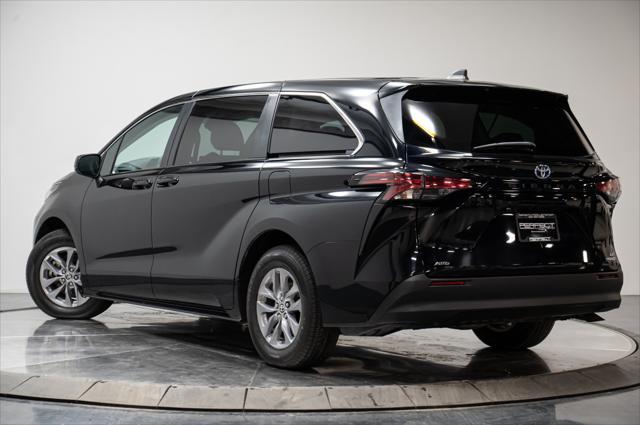 Photo of 2022 Midnight Black Metallic Toyota Sienna