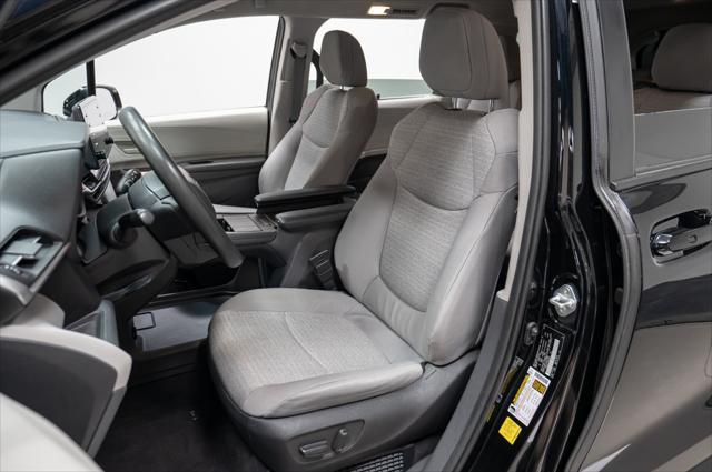 Photo of 2022 Midnight Black Metallic Toyota Sienna