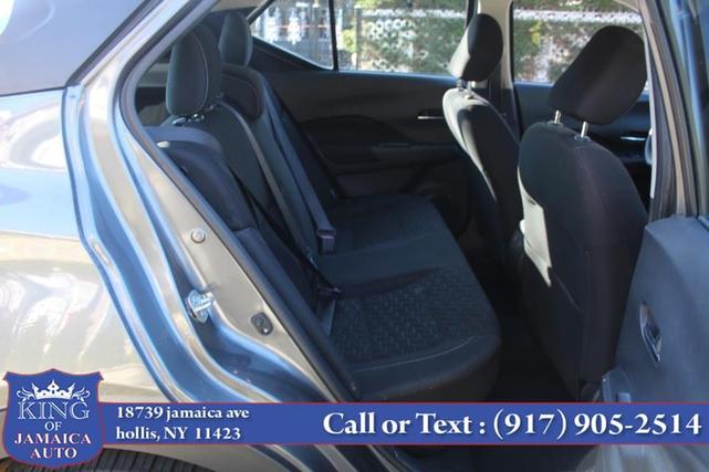 Photo of 2021 Gray Nissan Kicks