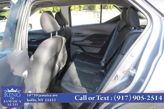 Photo of 2021 Gray Nissan Kicks