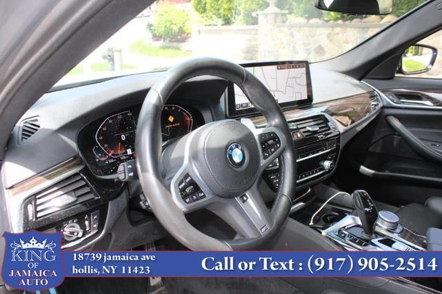 Photo of 2022 Gray BMW 540