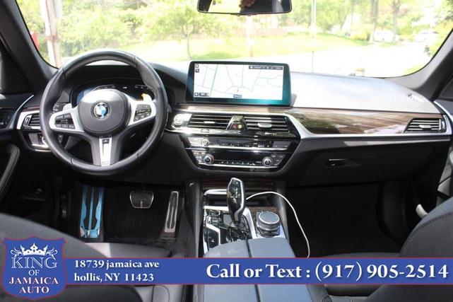 Photo of 2022 Gray BMW 540