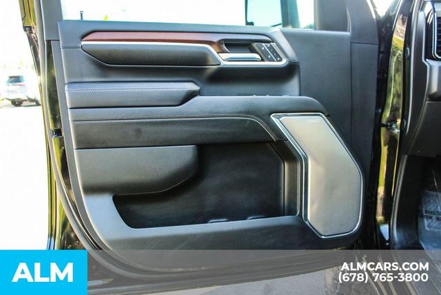 Photo of 2024 Onyx Black GMC Sierra 2500
