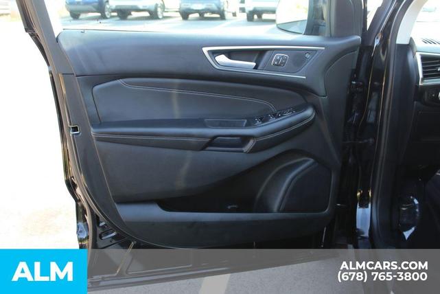 Photo of 2024 Black Metallic Ford Edge
