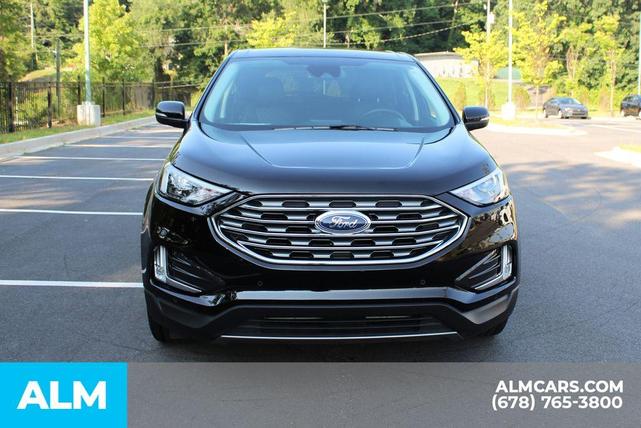 Photo of 2024 Black Metallic Ford Edge