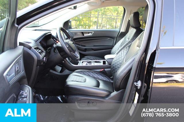 Photo of 2024 Black Metallic Ford Edge