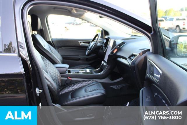Photo of 2024 Black Metallic Ford Edge