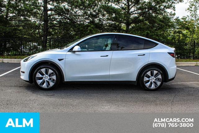 Photo of 2023 White Tesla Model Y