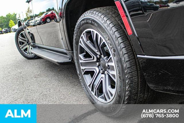 Photo of 2024 Diamond Black Jeep Wagoneer L
