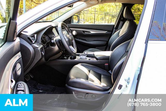 Photo of 2023 Lunar White INFINITI QX50