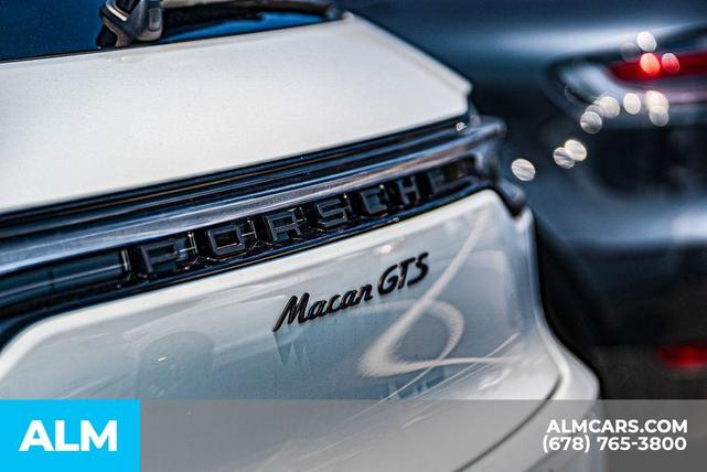 Photo of 2023 Redline Pearlcoat Jeep Compass