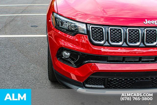 Photo of 2023 Redline Pearlcoat Jeep Compass