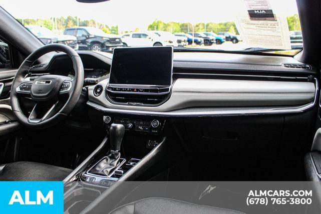 Photo of 2023 Redline Pearlcoat Jeep Compass