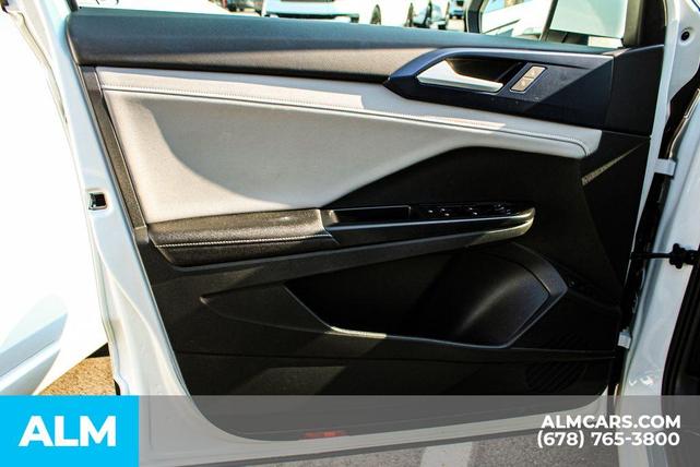 Photo of 2024 Pure White Volkswagen Taos