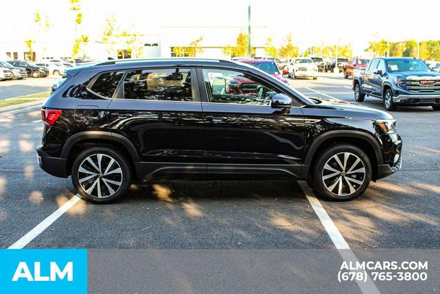 Photo of 2024 Deep Black Pearl Effect Volkswagen Taos