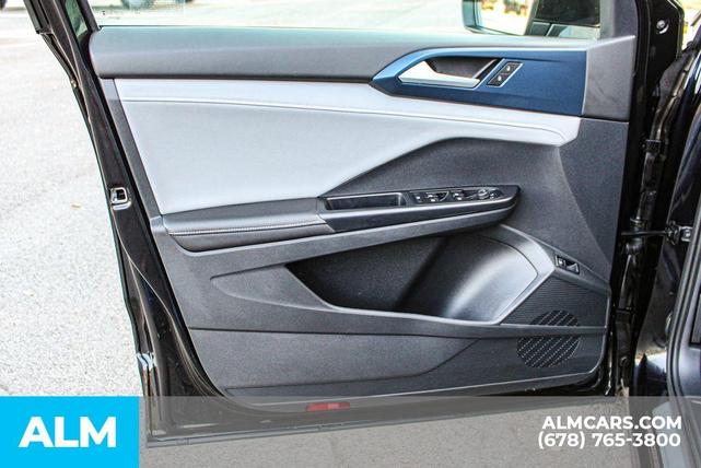 Photo of 2024 Deep Black Pearl Effect Volkswagen Taos
