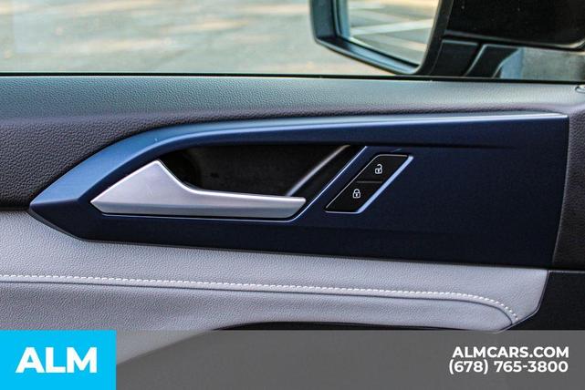 Photo of 2024 Deep Black Pearl Effect Volkswagen Taos