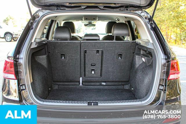Photo of 2024 Deep Black Pearl Effect Volkswagen Taos