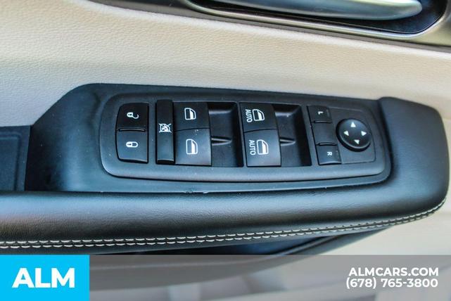 Photo of 2024 Bright White Clearcoat Chrysler Pacifica
