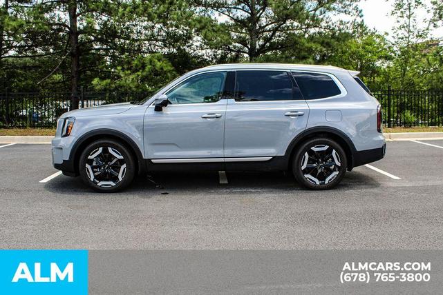 Photo of 2023 Gray Kia Telluride