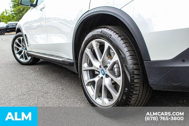 Photo of 2025 White BMW X5 PHEV