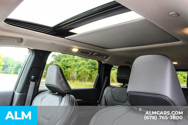 Photo of 2025 White INFINITI QX60