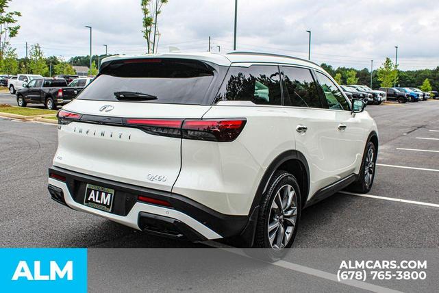 Photo of 2025 White INFINITI QX60