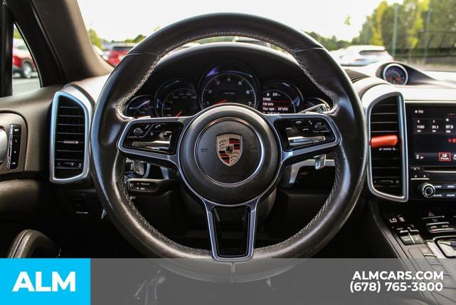 Photo of 2017 Rhodium Silver Porsche Cayenne