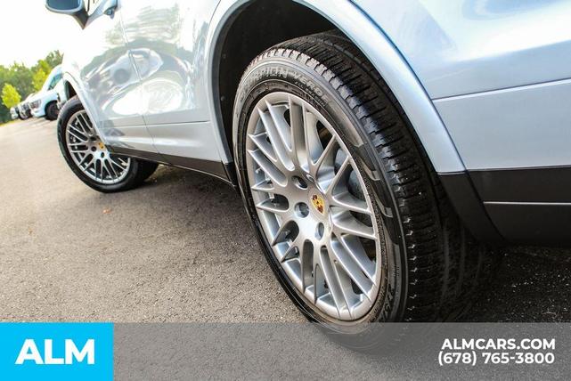 Photo of 2017 Rhodium Silver Porsche Cayenne