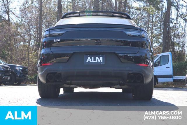 Photo of 2022 Black Porsche Cayenne