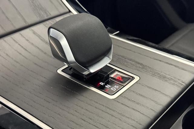 Photo of 2026 Varesine Blue Land Rover Range Rover Velar