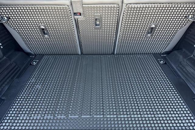 Photo of 2025 Santorini Black Land Rover Defender