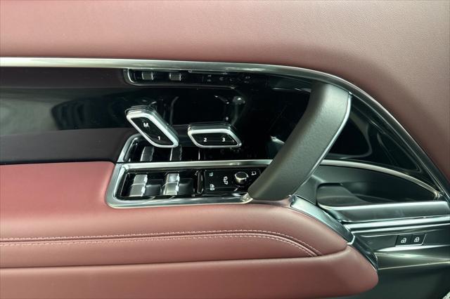 Photo of 2025 Santorini Black Land Rover Range Rover
