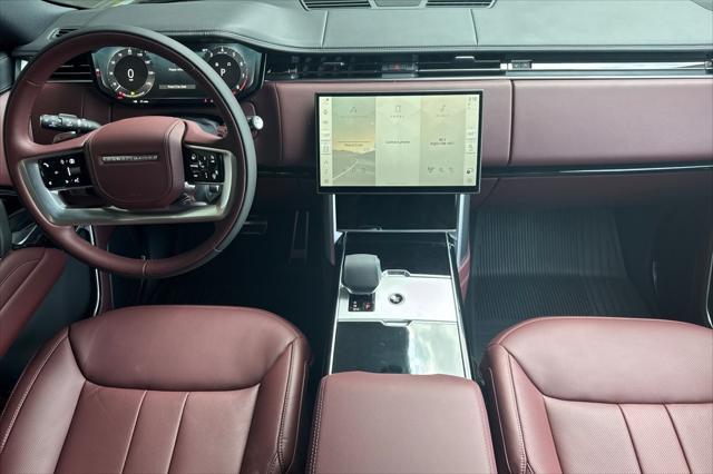Photo of 2025 Santorini Black Land Rover Range Rover