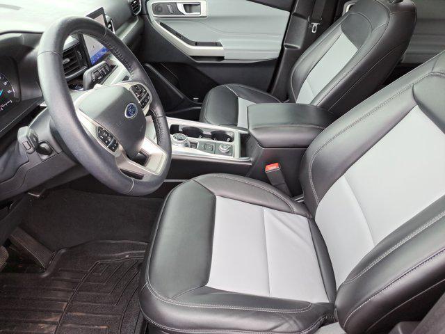 Photo of 2022 Agate Black Metallic Ford Explorer
