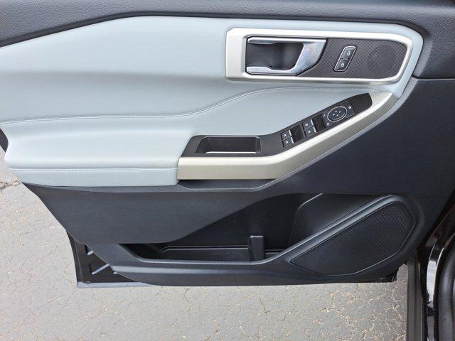 Photo of 2022 Agate Black Metallic Ford Explorer