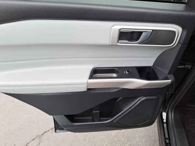Photo of 2022 Agate Black Metallic Ford Explorer