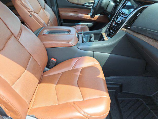 Photo of 2020 Crystal White Tricoat Cadillac Escalade