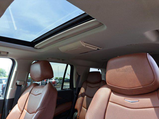 Photo of 2020 Crystal White Tricoat Cadillac Escalade