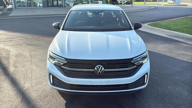 Photo of 2022 Pure White Volkswagen Jetta