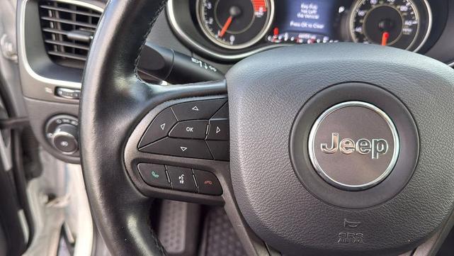 Photo of 2020 Bright White Clearcoat Jeep Cherokee