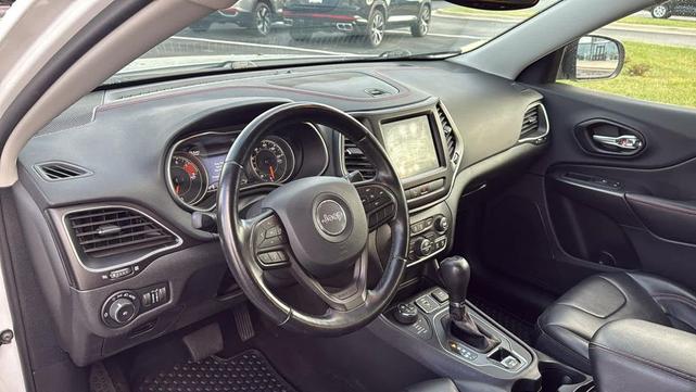 Photo of 2020 Bright White Clearcoat Jeep Cherokee