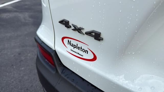 Photo of 2020 Bright White Clearcoat Jeep Cherokee