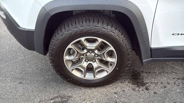 Photo of 2020 Bright White Clearcoat Jeep Cherokee
