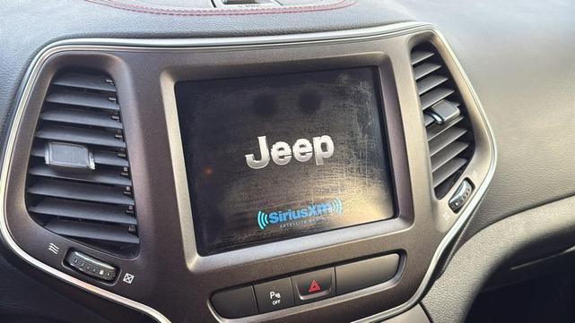 Photo of 2020 Bright White Clearcoat Jeep Cherokee