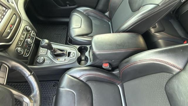 Photo of 2020 Bright White Clearcoat Jeep Cherokee